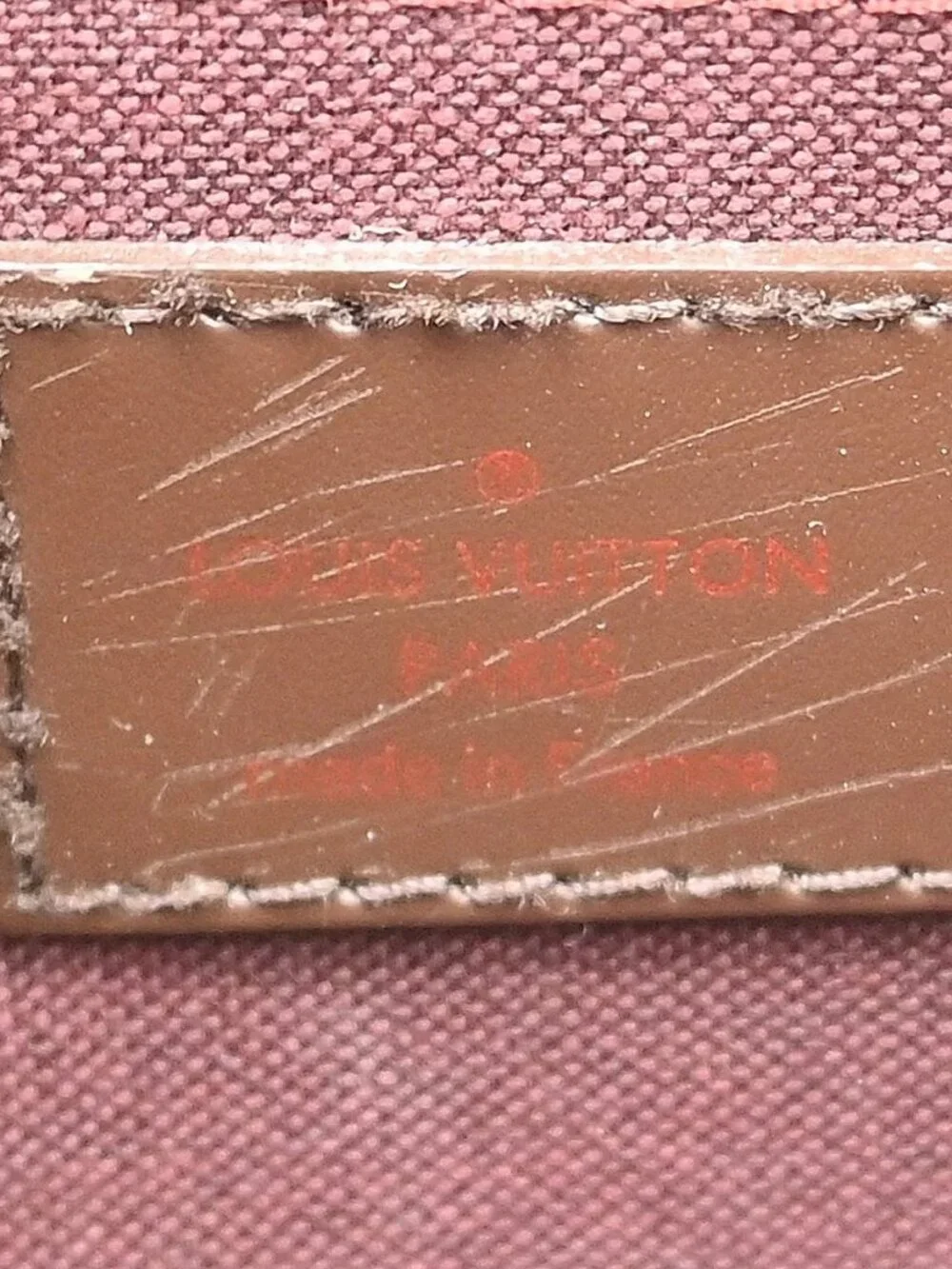 Louis Vuitton outside 	ab